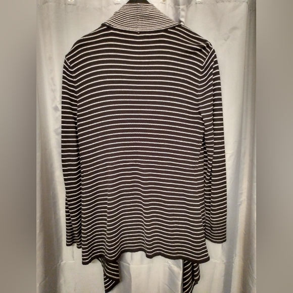 🆓White House Black Market Black and White Open Front Cardigan - Picture 2 of 4